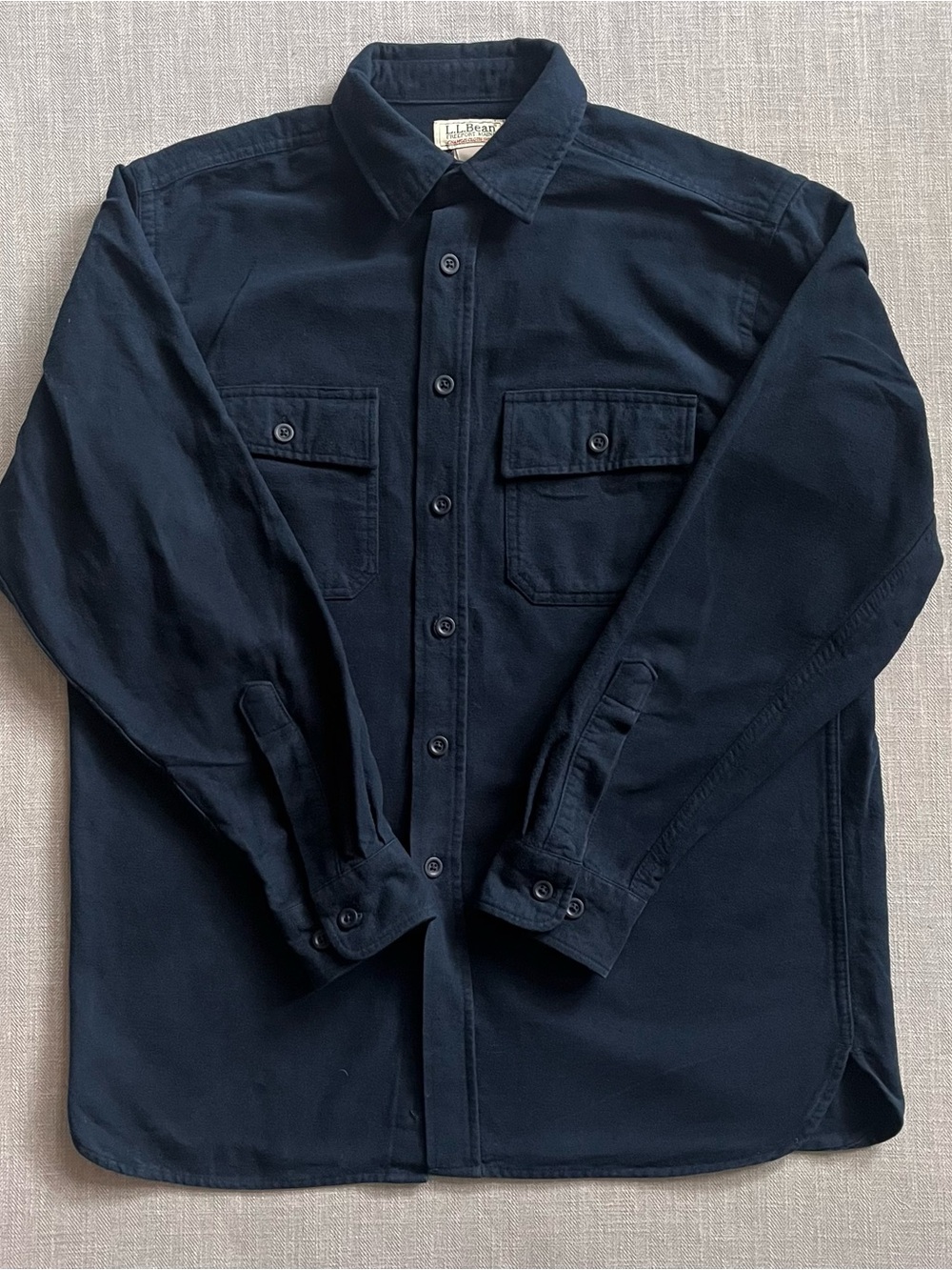 L.L. Bean Men's Dark Navy Chamois Cloth Flannel Cotton Button Down Shirt